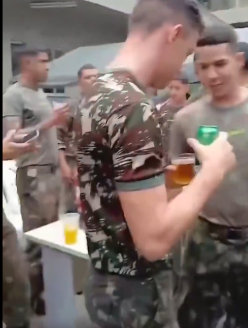 Farra no Batalhão! Exército Brasileiro é Flagado em Festa com Narguilé, Whisky e Pagode 🎉🥃