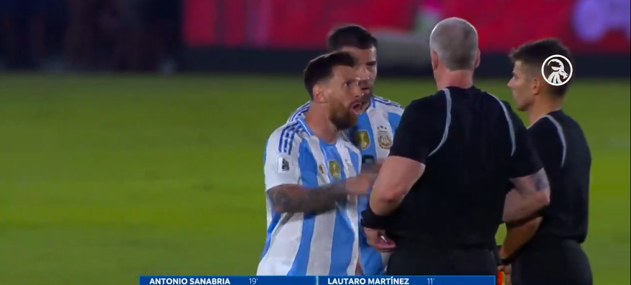 Lionel Messi se Exalta e Enfrenta Árbitro Brasileiro Daronco Durante Partida da Argentina! 😮