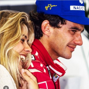 Após celebração para Ayrton Senna, Adriane Galisteu posta homenagem para o piloto, que era seu namorado