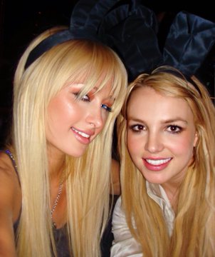 Paris Hilton relembra o dia em que “inventou” a selfie com Britney Spears!